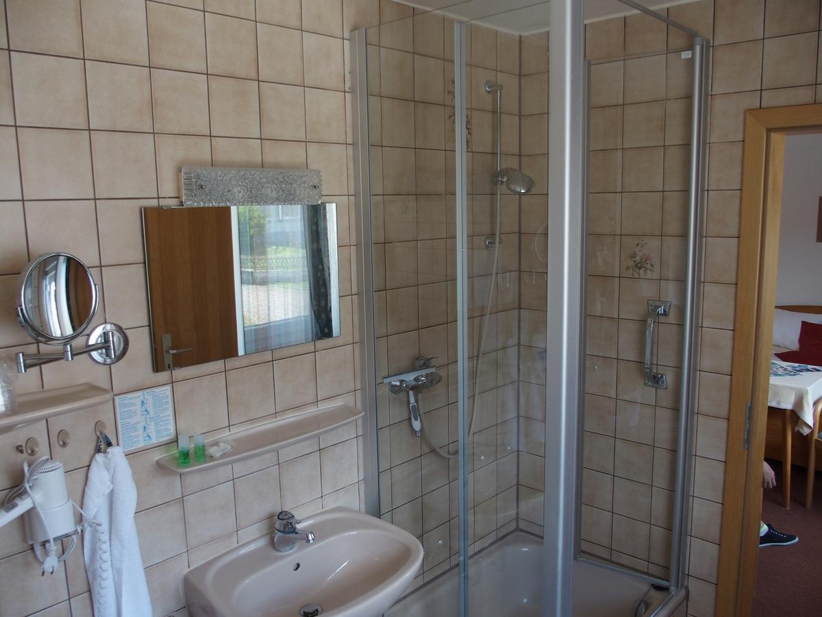 Hotel Pension Cafe Hasler ボートマン・ルートヴィヒスハーフェン エクステリア 写真
