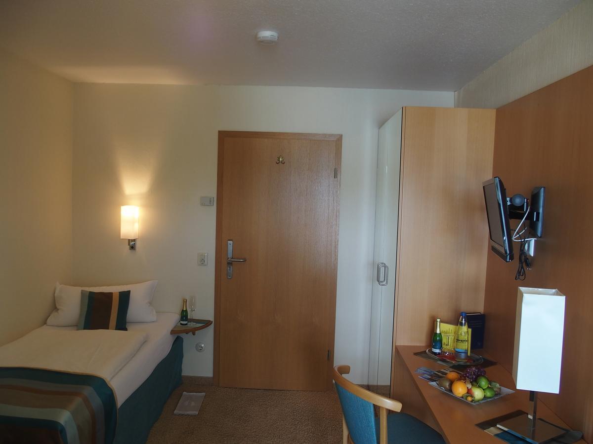 Hotel Pension Cafe Hasler ボートマン・ルートヴィヒスハーフェン エクステリア 写真