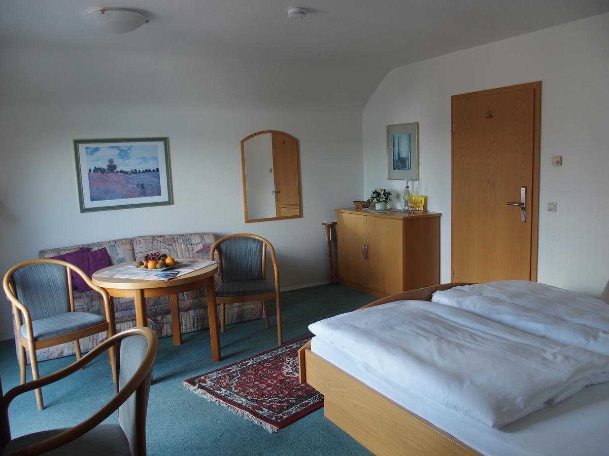 Hotel Pension Cafe Hasler ボートマン・ルートヴィヒスハーフェン エクステリア 写真