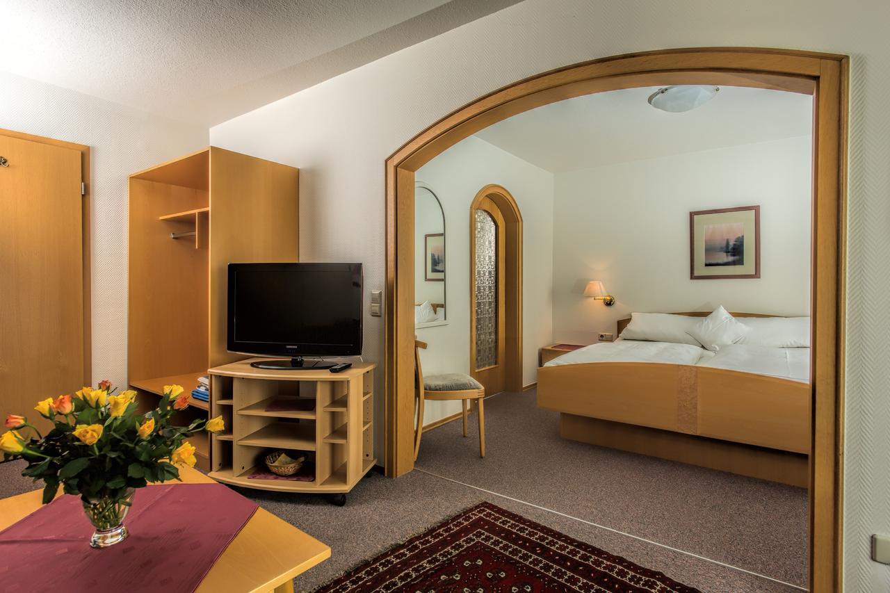 Hotel Pension Cafe Hasler ボートマン・ルートヴィヒスハーフェン エクステリア 写真